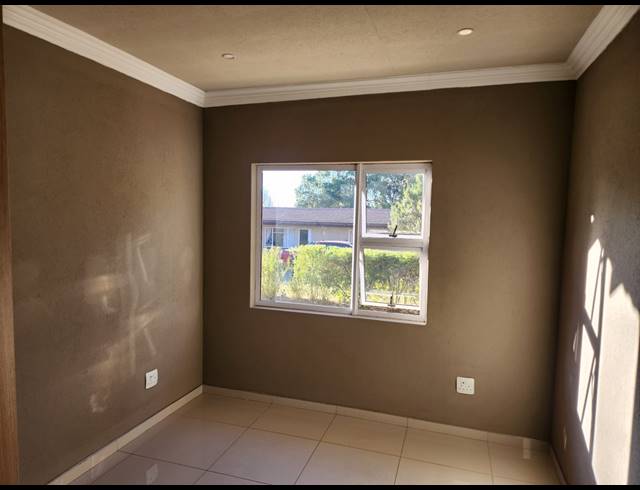 2 BEDROOM FLAT TO LET IN WENDYWOOD